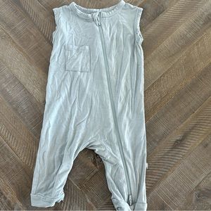 Kyte Baby - Zippered sleeveless romper - 12-18mo - Color Fog
